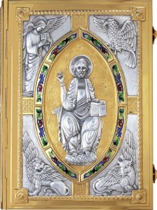 tapa-de-biblia-con-pantocrator-central